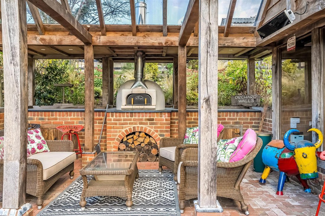 Haus in Dorking, England 4 - 19099441