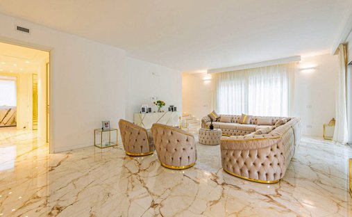 Villa in Arese, Lombardy, Italy 1