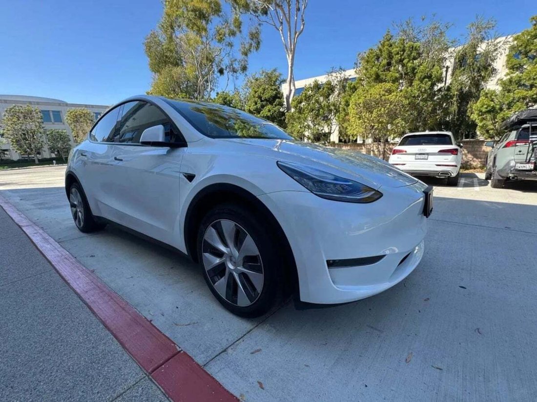 Suv in Newport Beach, CA, United States 3 - 19086271