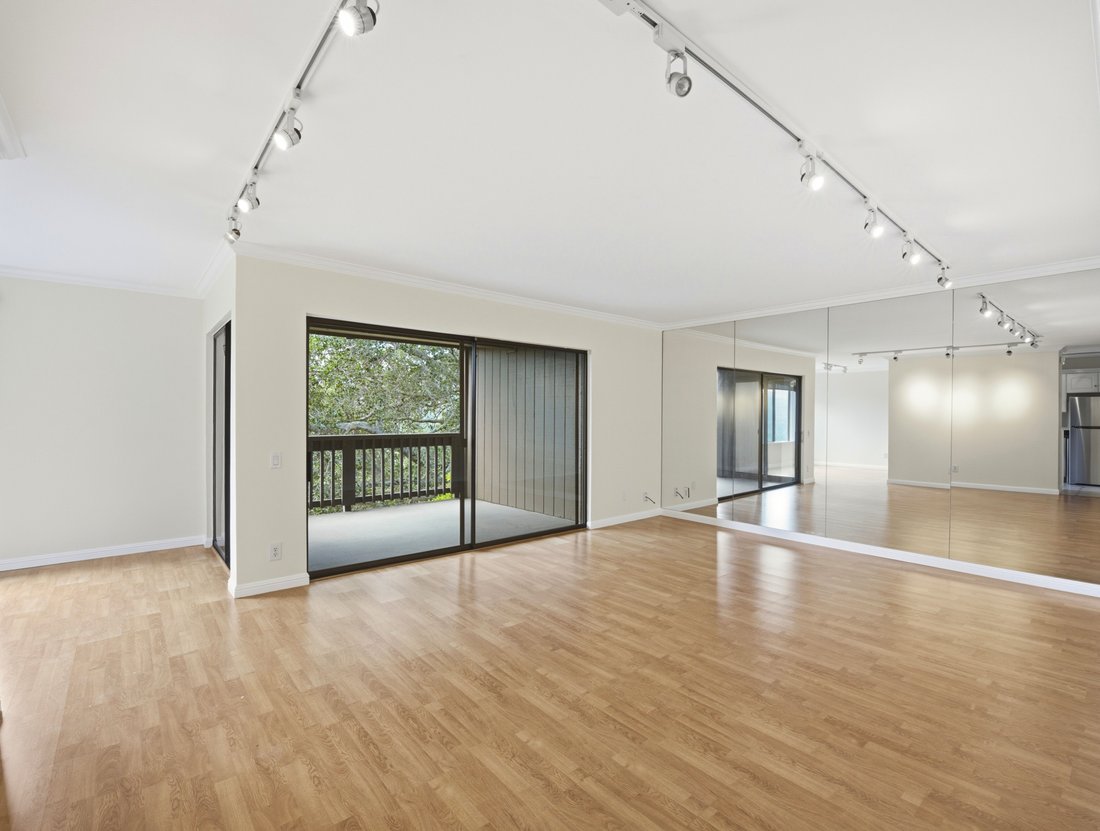 Condo in San Carlos, California, United States 3 - 19100138