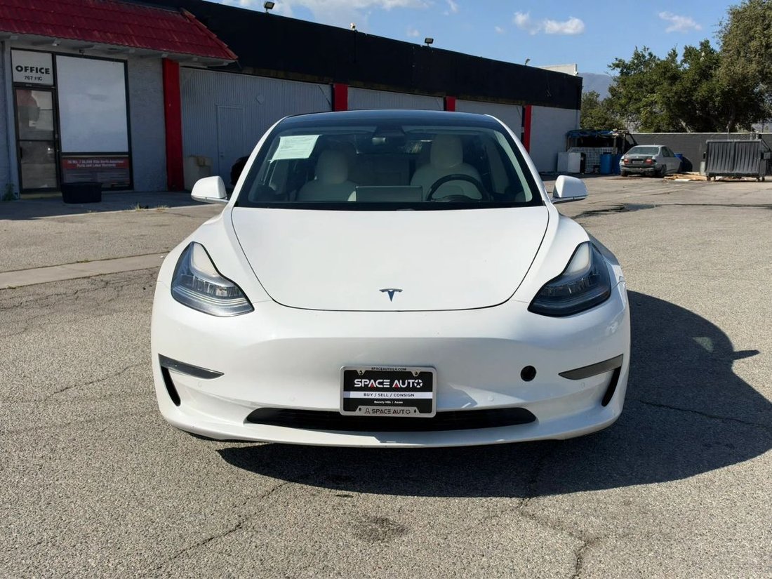 Sedan in Azusa, CA, United States 2 - 19093103