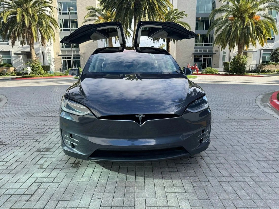 Suv in Riverside, CA, United States 2 - 19086298