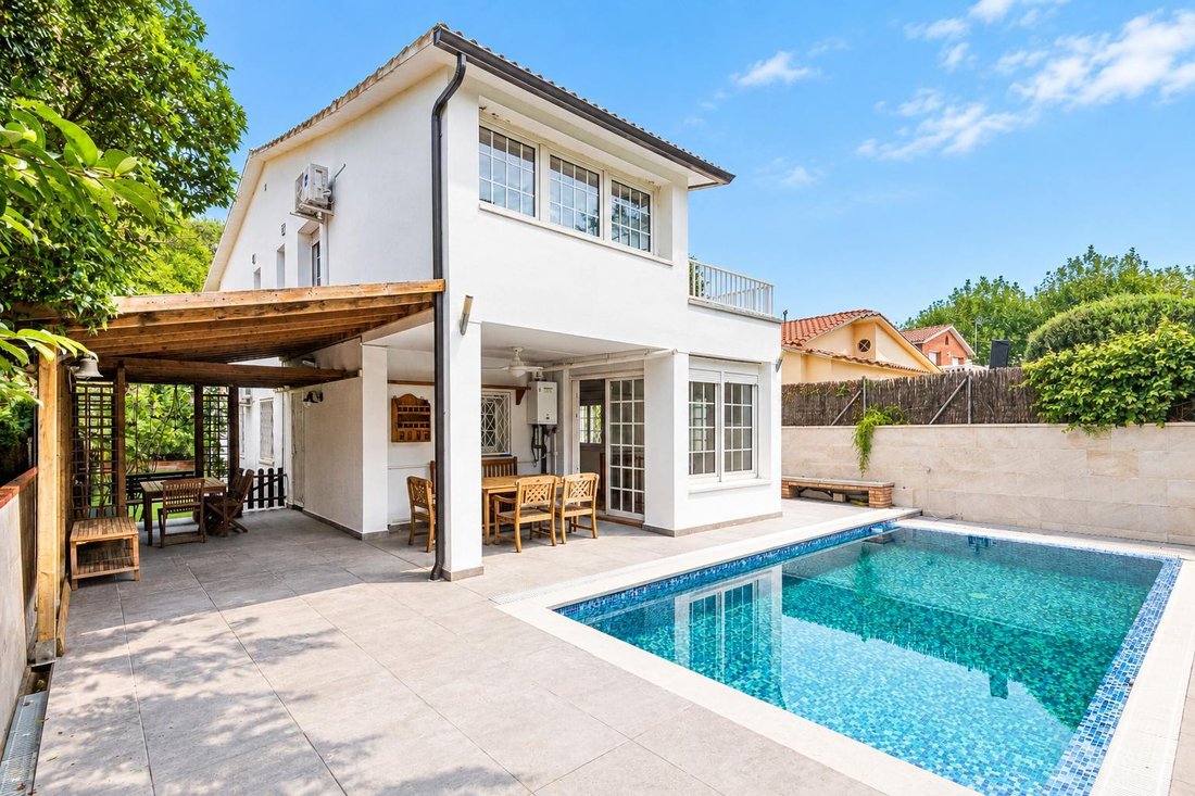Villa in Sant Cugat del Valles, Catalonia, Spain 1 - 19099772