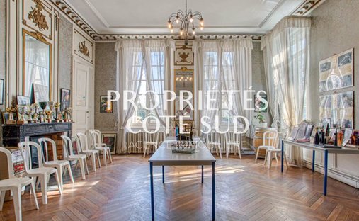 Schloss in Gres de Tousilles, Bollene, Frankreich 1