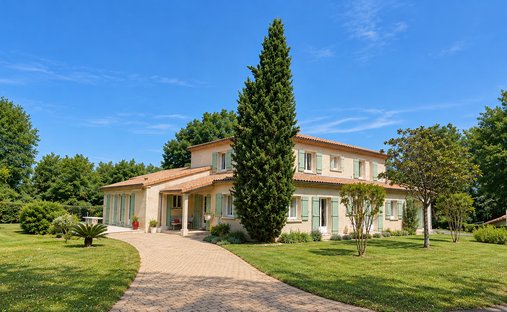 House in Dirac, Nouvelle-Aquitaine, France 1