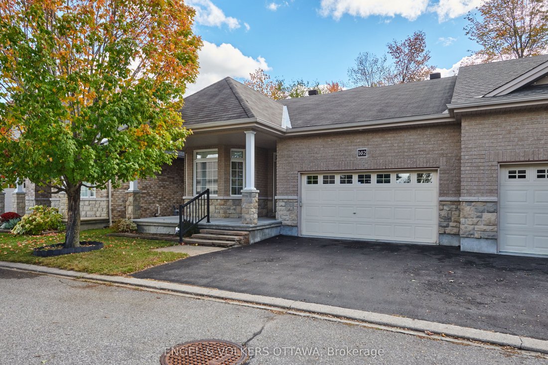 Haus in Ottawa, Ontario, Kanada 1 - 19100023