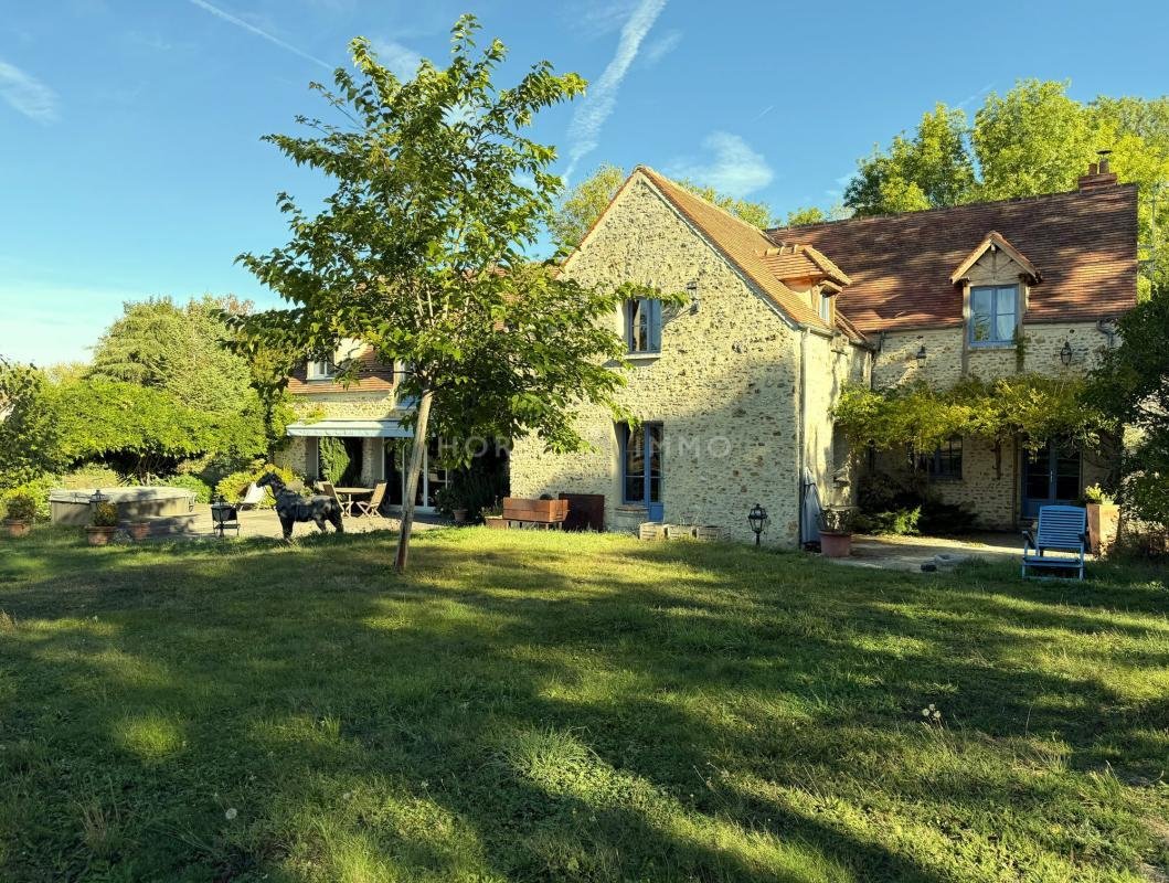 House in Montfort-l'Amaury, Ile-de-France, France 1 - 19100211