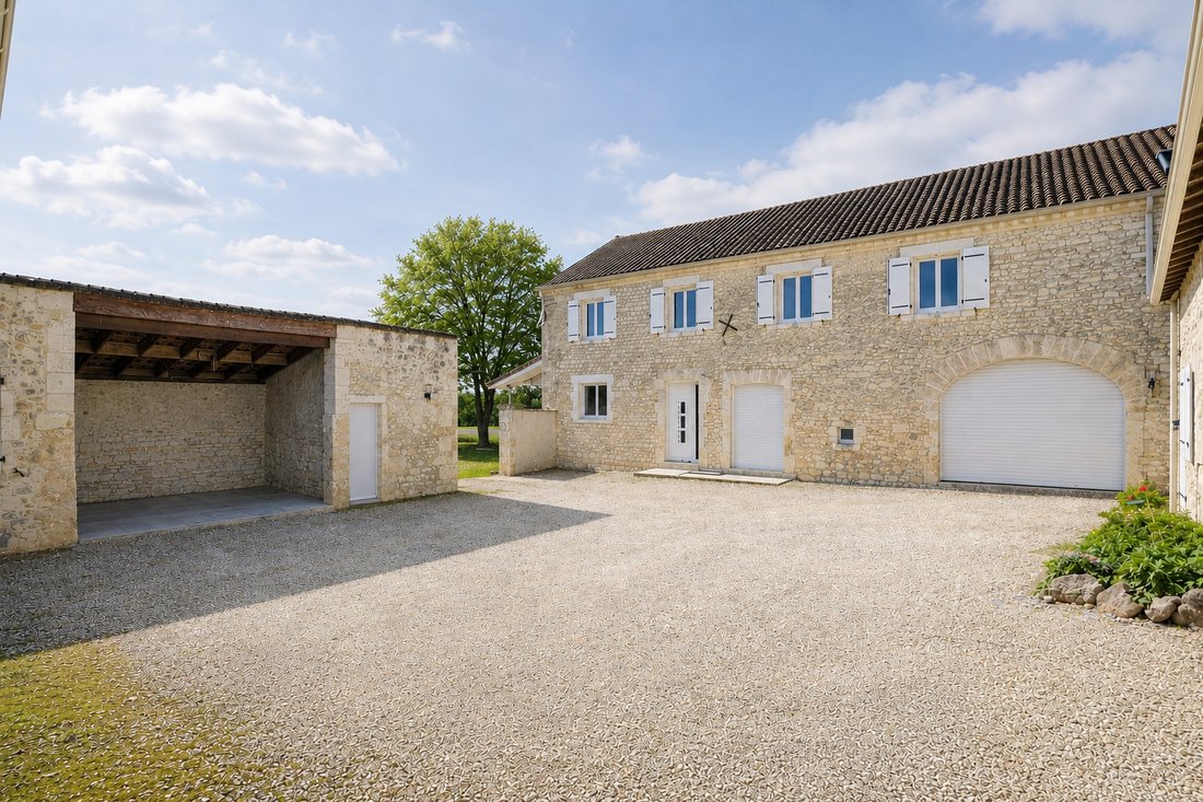 Château à Étriac, Nouvelle-Aquitaine, France 2 - 19099957