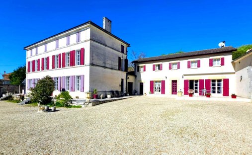 Castillo en Jurignac, Val-des-Vignes, Francia 1
