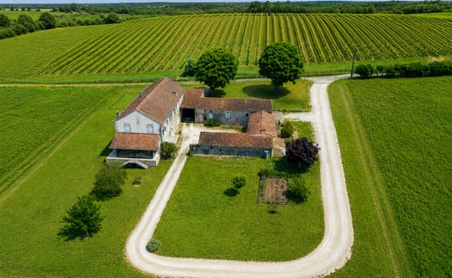 Château à Étriac, Nouvelle-Aquitaine, France 1