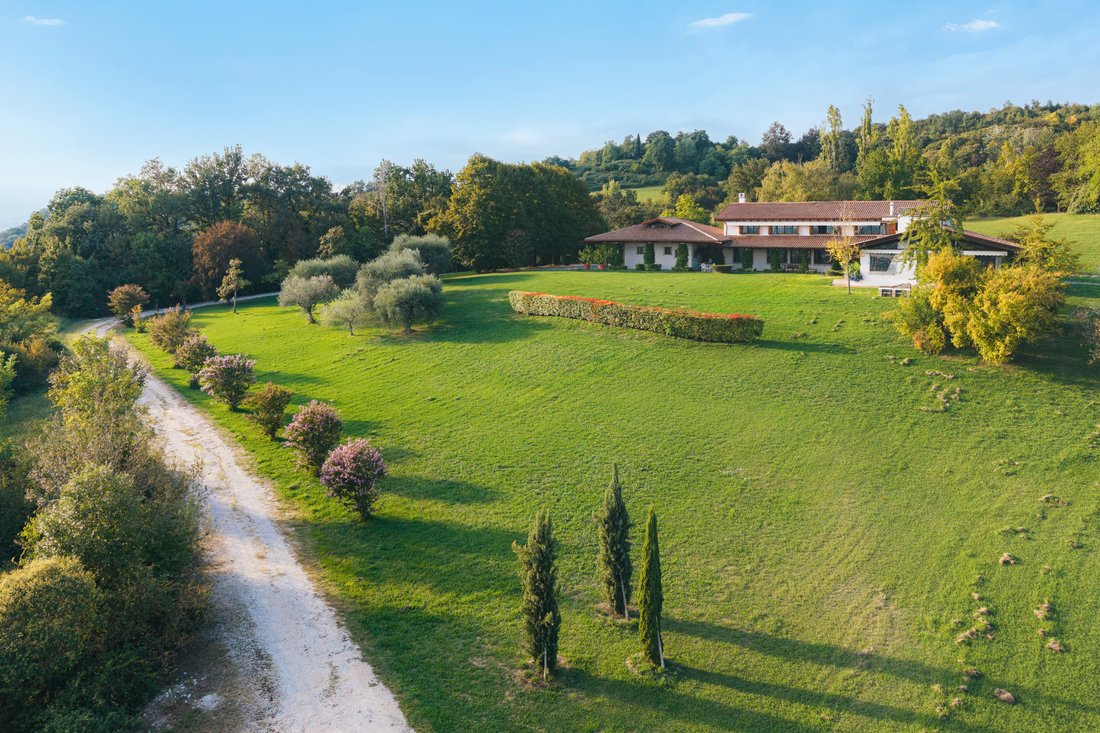 Domaine à Susegana, Vénétie, Italie 2 - 19042551