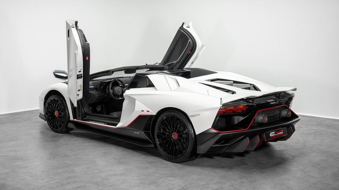 Roadster in Dubai, United Arab Emirates 2 - 19100702