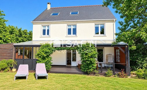 House in Villages, Theix-Noyalo, France 1