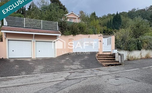 House in Montbernier, Bourgoin-Jallieu, France 1