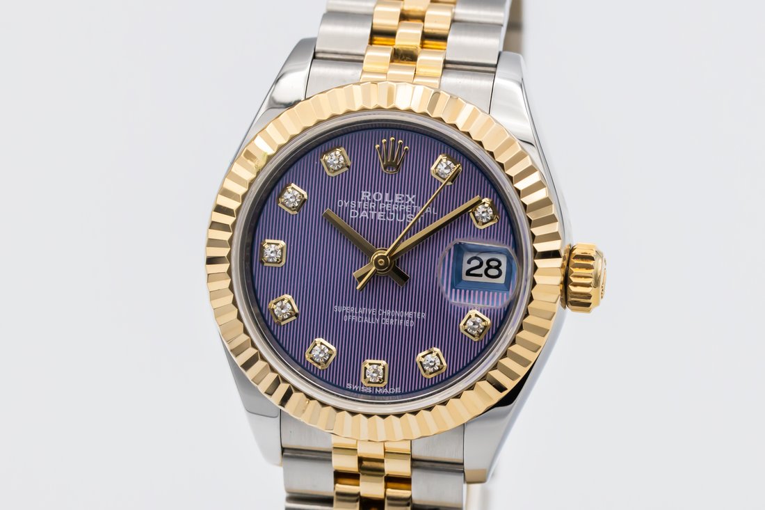 London, United Kingdom 4 - 19100805