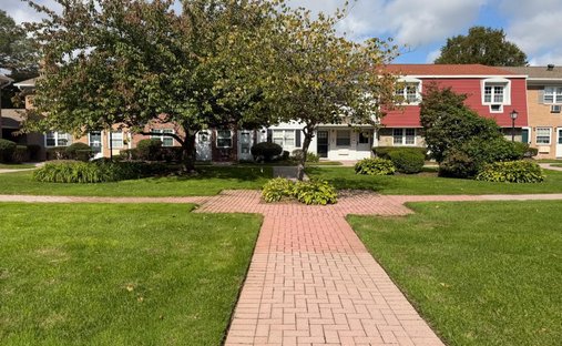 House in North Babylon, New York, United States 1
