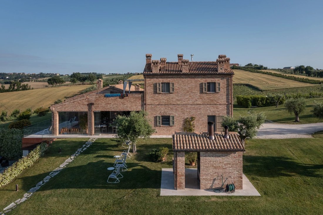 Tenuta a Centro, Ancona, Marche 3 - 19102670