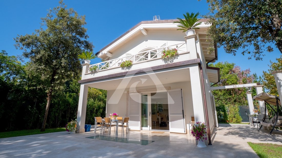 Villa in Centro, Forte dei Marmi, Tuscany 2 - 19102499