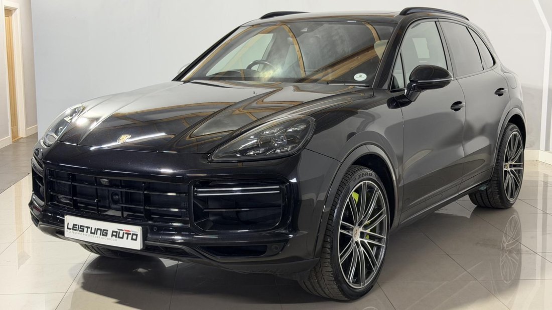Suv in Huntingdon, United Kingdom 2 - 19101502
