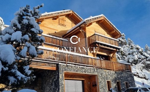 Chalet in Saint-Etienne-de-Tinée, Provence-Alpes-Côte d'Azur, France 1