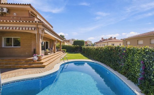 Villa in Sant Pol de Mar, Catalonia, Spain 1