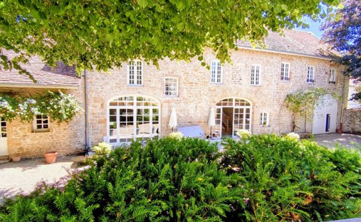 Domaine à Chassey-le-Camp, Bourgogne-Franche-Comté, France 1