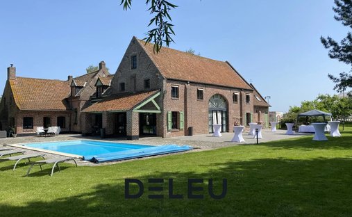 Corps de ferme à Ouest, Linselles, France 1