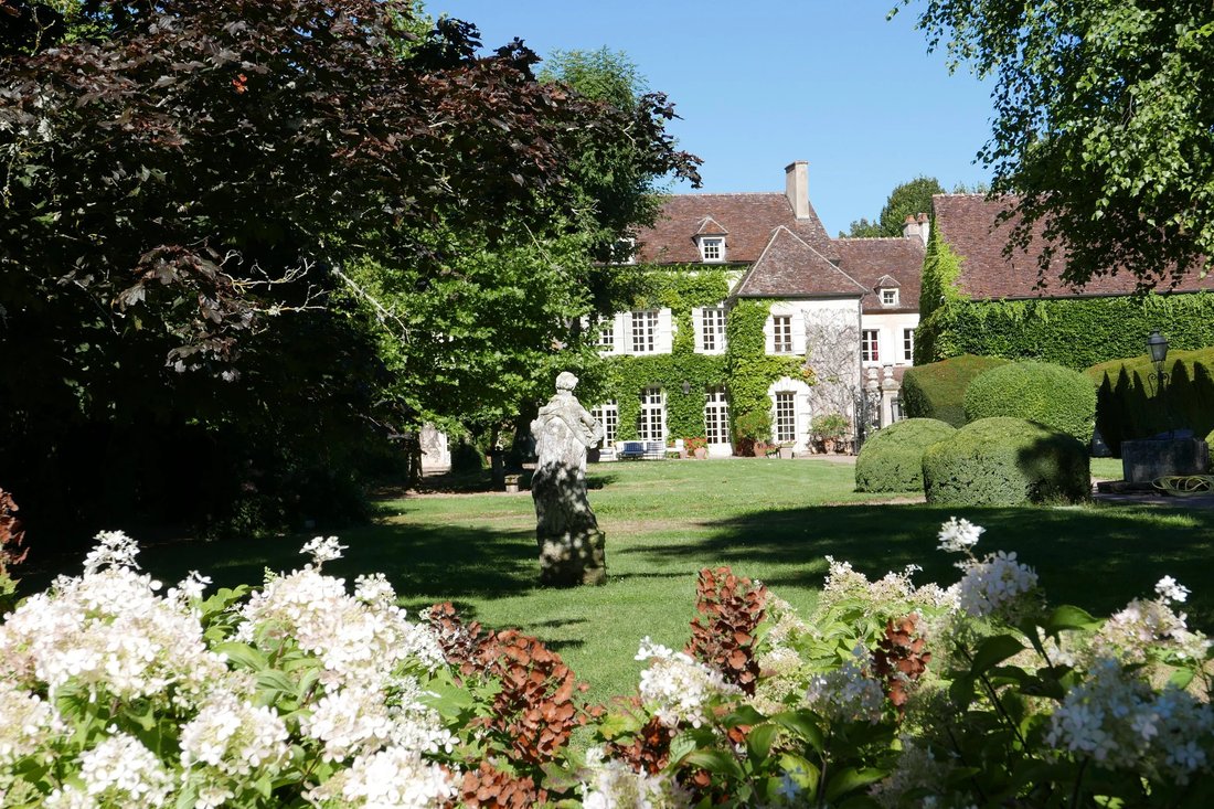 Château à Vézelay, Bourgogne-Franche-Comté, France 3 - 19102404