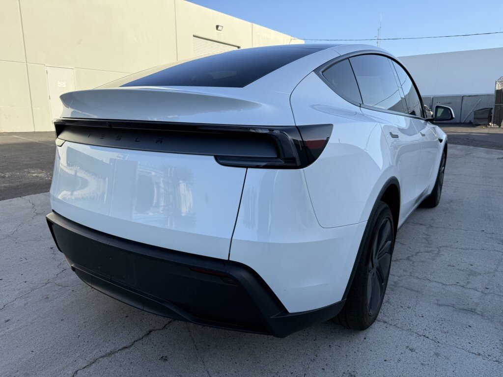 Tesla Model Y in San Diego, CA, United States 3 - 19101737