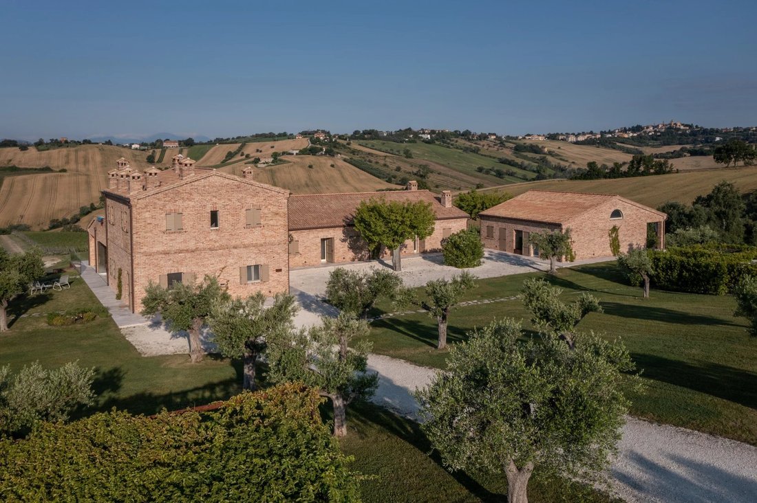 Tenuta a Centro, Ancona, Marche 1 - 19102670