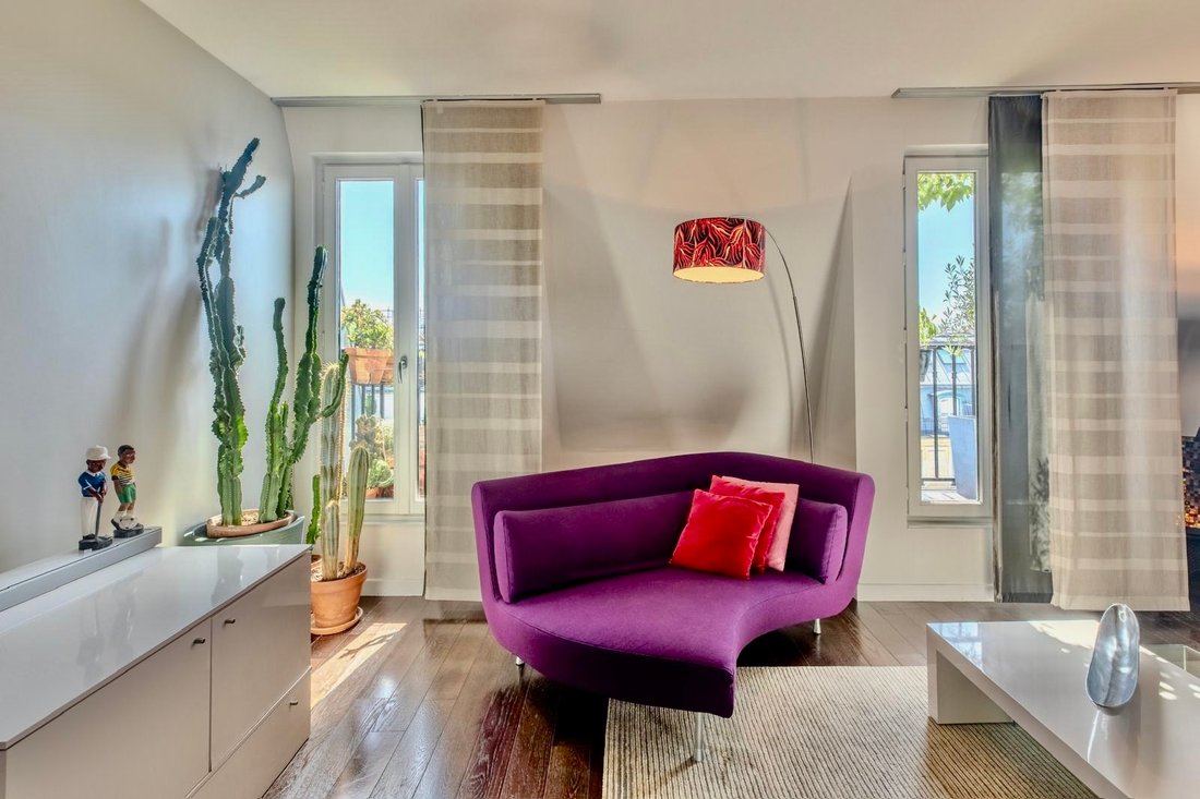 Apartment in Porte Saint Denis-Paradis, Paris 10e Arrondissement, Paris 2 - 19102678