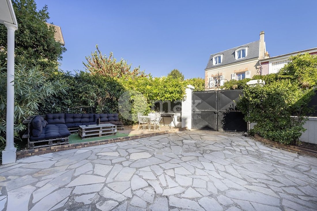 Maison à Centre-Voltaire, Asnières-sur-Seine, France 2 - 18950311