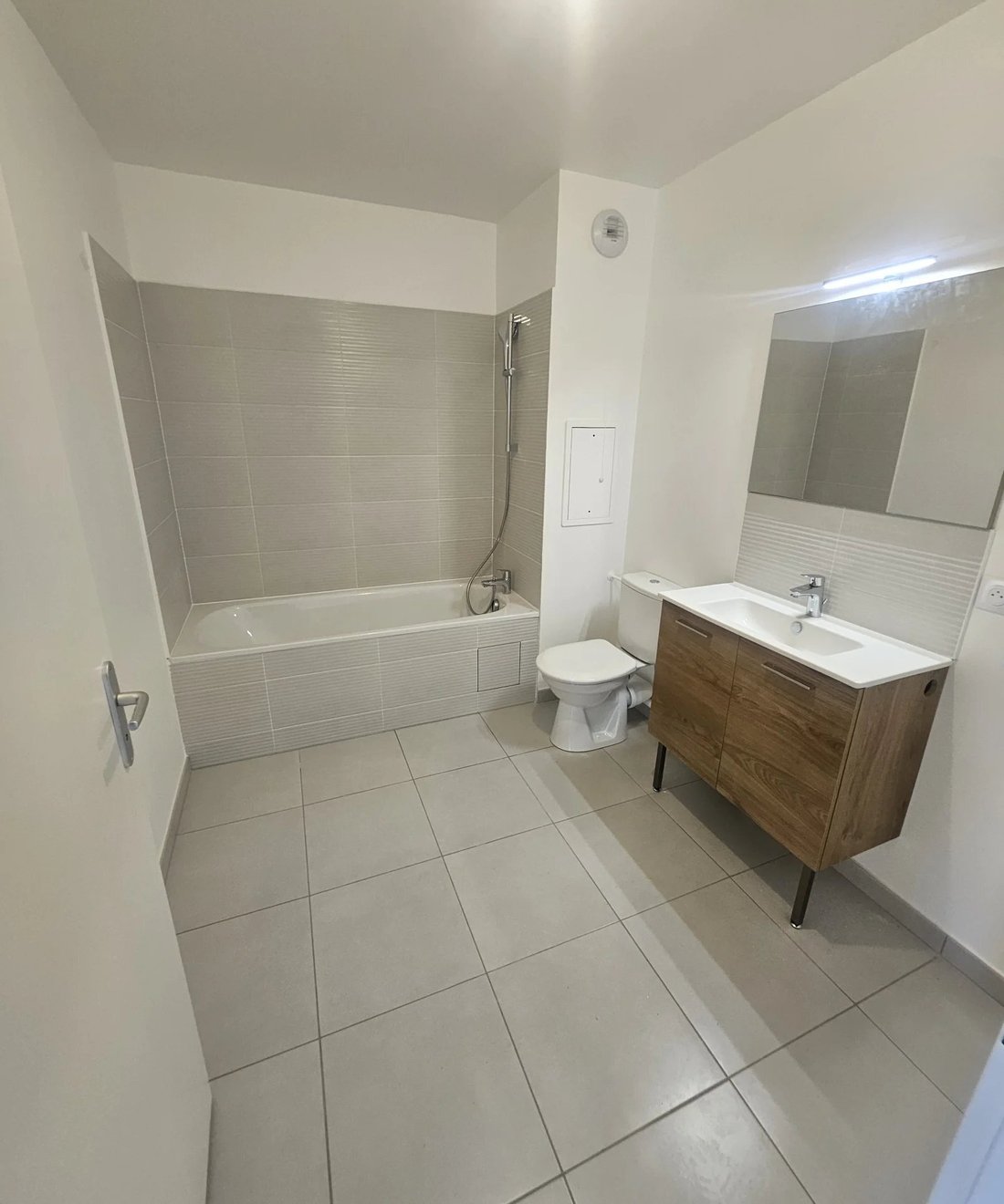 Townhouse in Neuilly-Plaisance, Ile-de-France, France 5 - 19102429