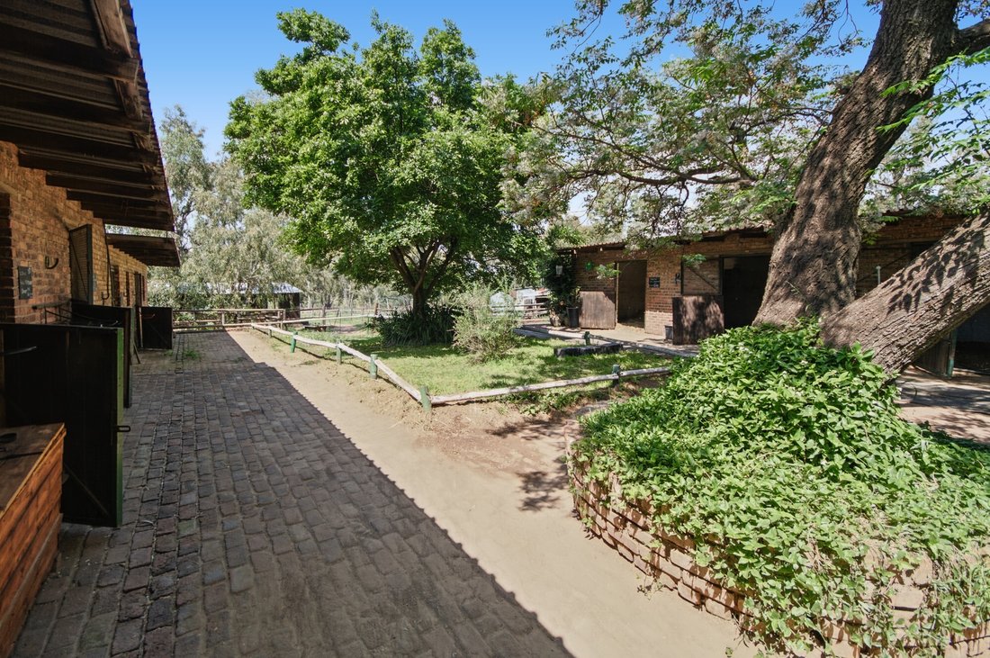 Farm Ranch in Metropolitanstadt Tshwane, Gauteng, Südafrika 4 - 17416315