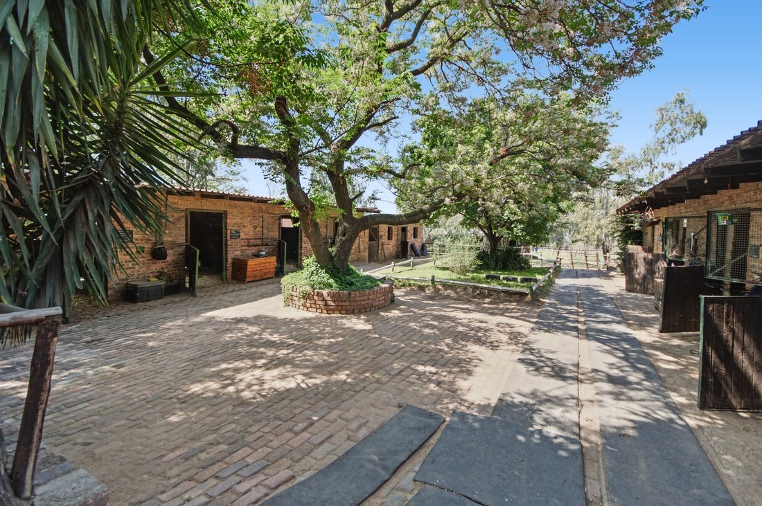 Farm Ranch in Metropolitanstadt Tshwane, Gauteng, Südafrika 3 - 17416315