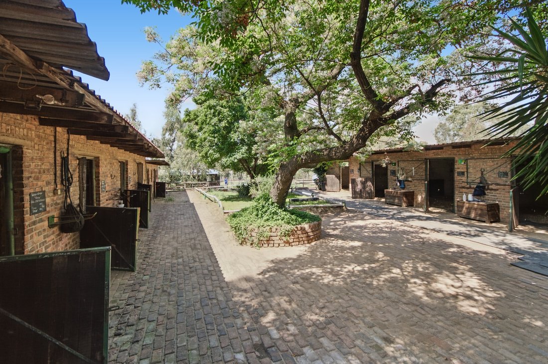 Farm Ranch in Metropolitanstadt Tshwane, Gauteng, Südafrika 2 - 17416315