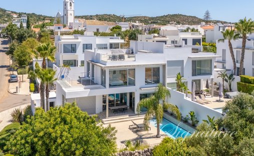 Villa in Santa Barbara de Nexe, Algarve, Portugal 1