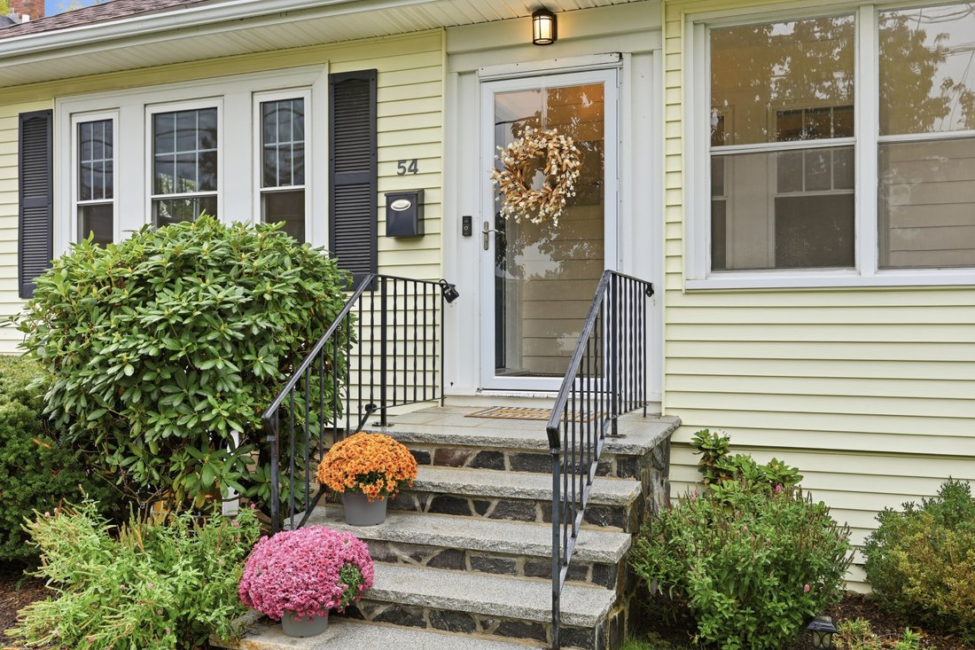 House in Waltham, Massachusetts, United States 4 - 19102946