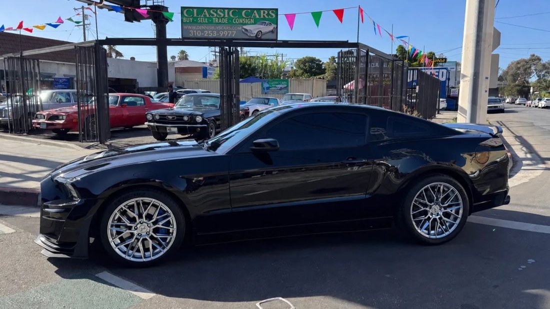 Coupe in Los Angeles, CA, United States 1 - 19105735