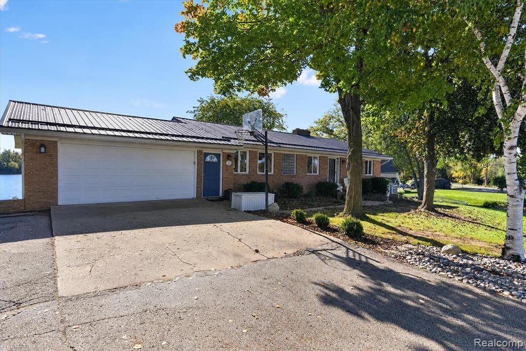 House in Owosso charter Township, Michigan, United States 1 - 19104376