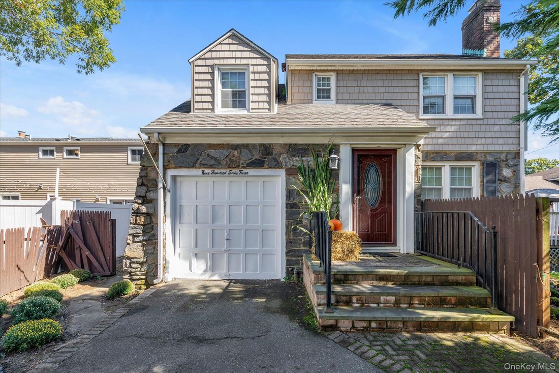House in Bellmore, New York, United States 1 - 19105162