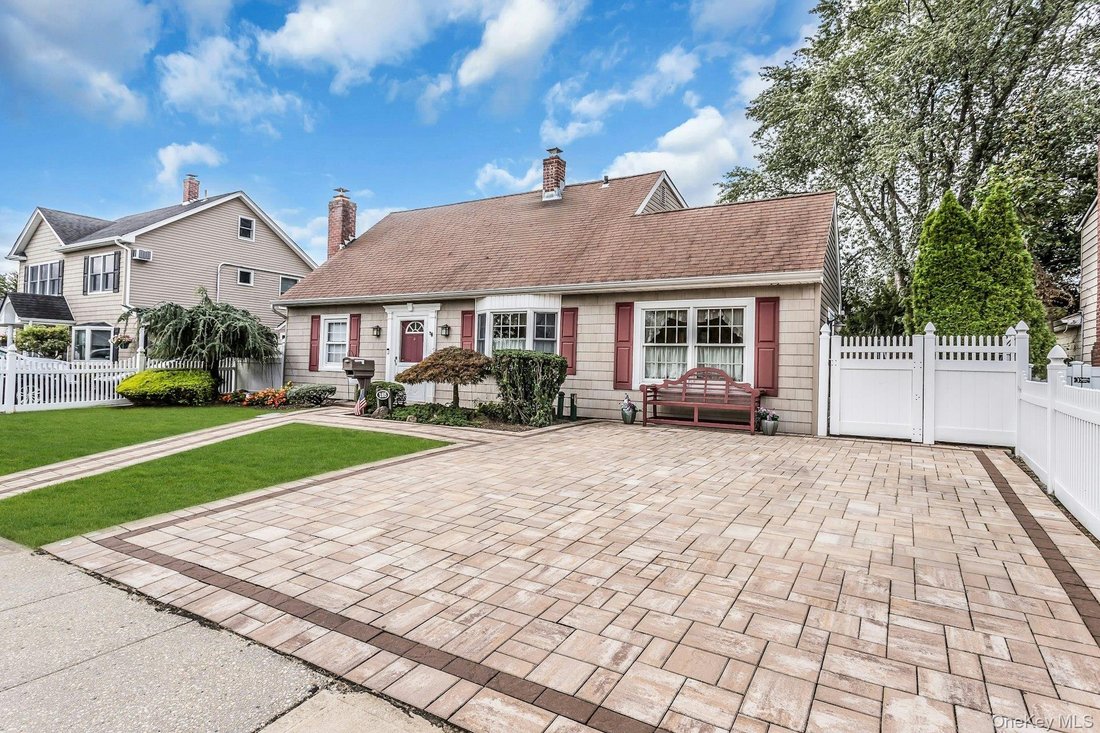 House in Levittown, New York, United States 2 - 19105163