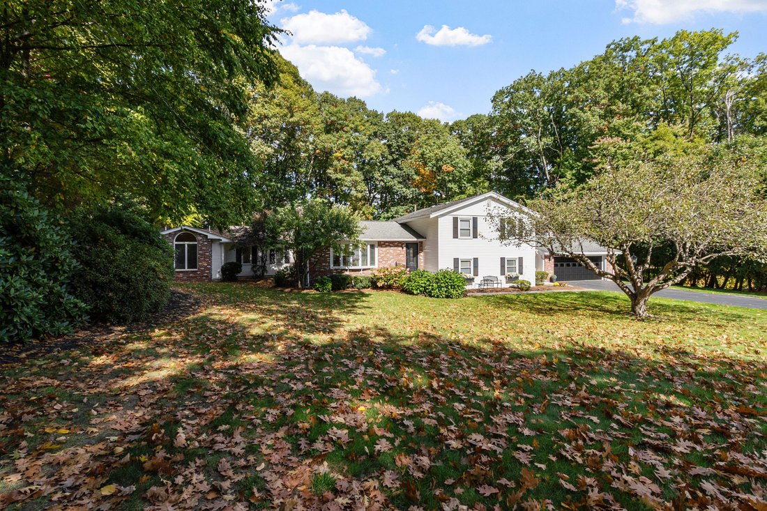 House in Leominster, Massachusetts, United States 1 - 19103035