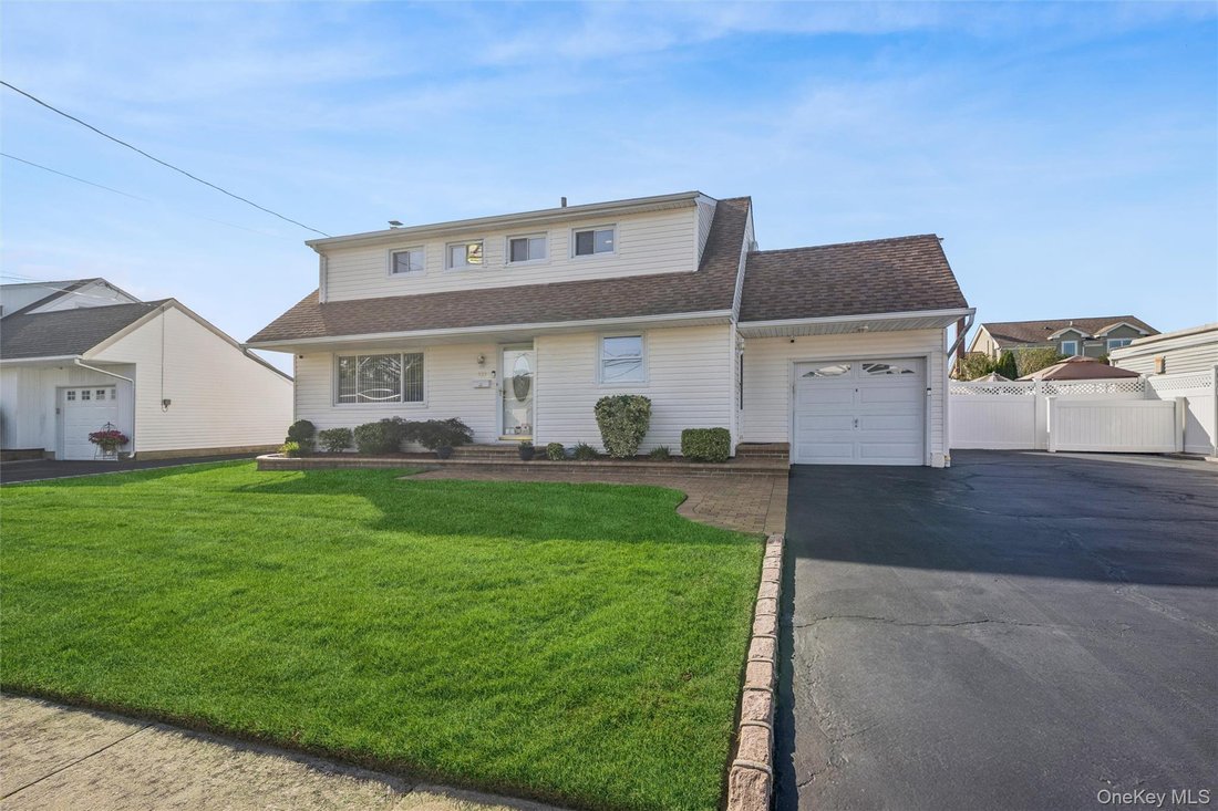 House in West Islip, New York, United States 3 - 19105244