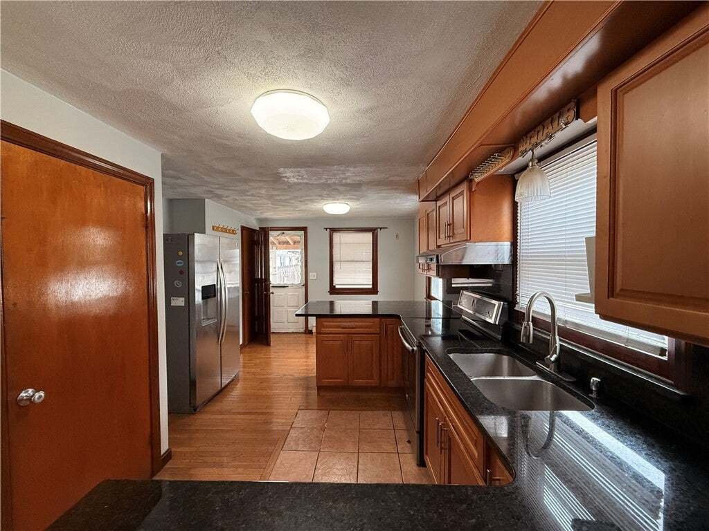 Cranston, Rhode Island, United States 5 - 19103513