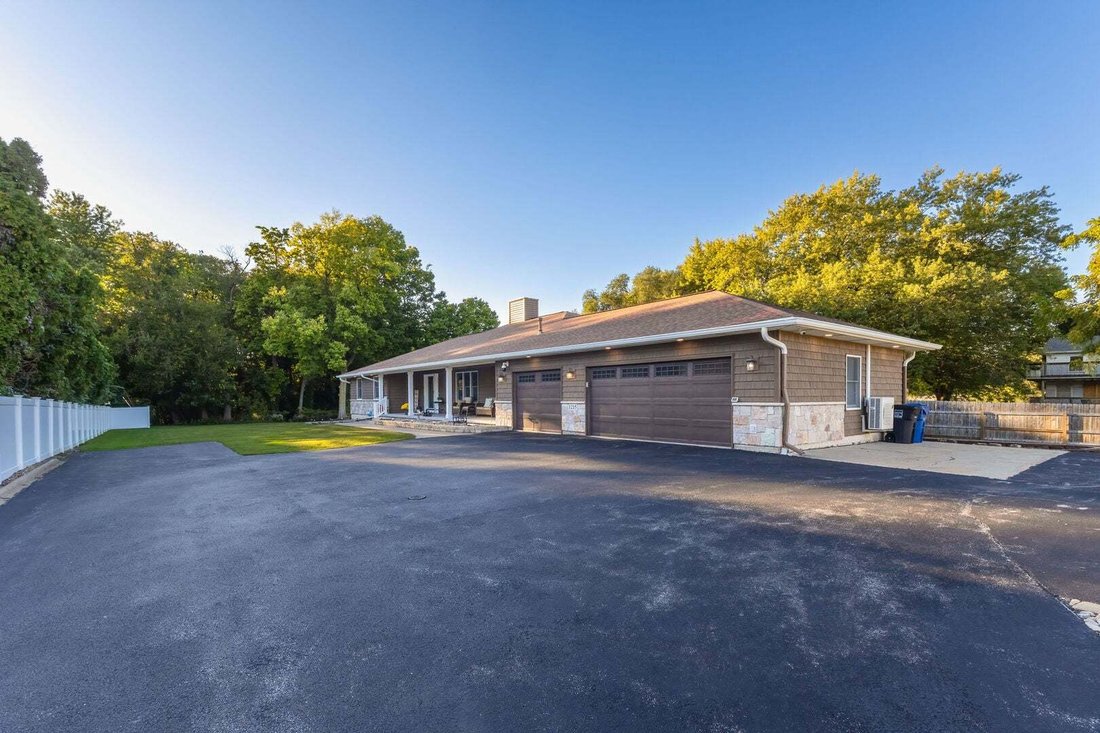 House in Moline, Illinois, United States 3 - 19104668