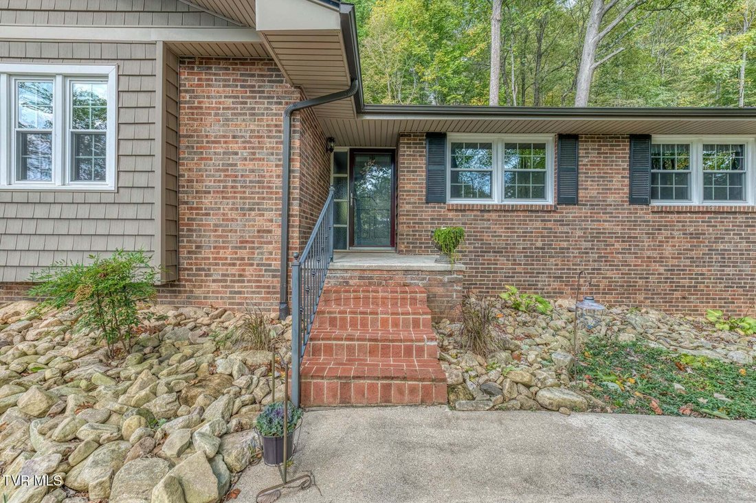 House in Elizabethton, Tennessee, United States 2 - 19104229