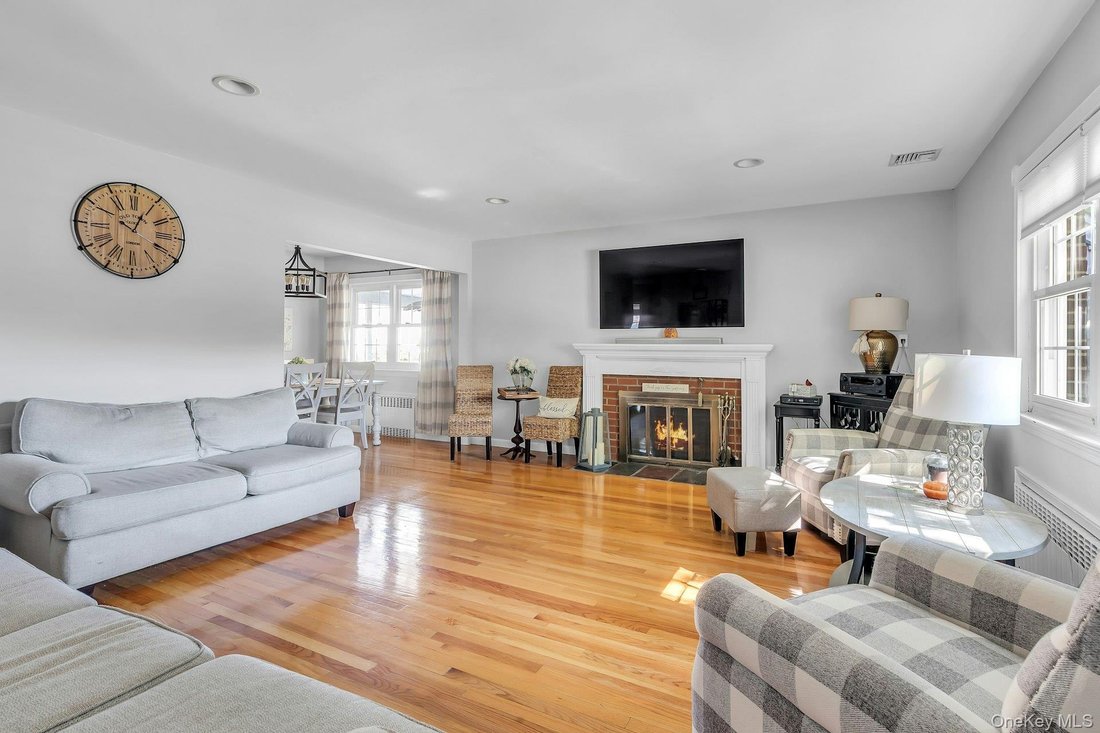 House in Massapequa, New York, United States 3 - 19105222