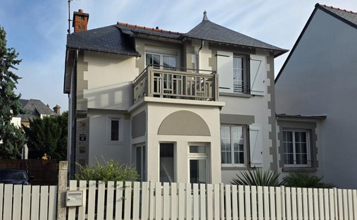 Maison à Gare-La Saudrais-La Vicomte, Dinard, France 1