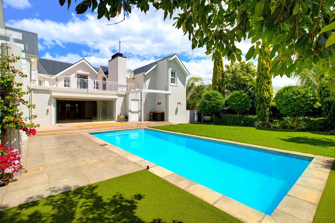 House in Paradyskloof, Western Cape, South Africa 4 - 19103921